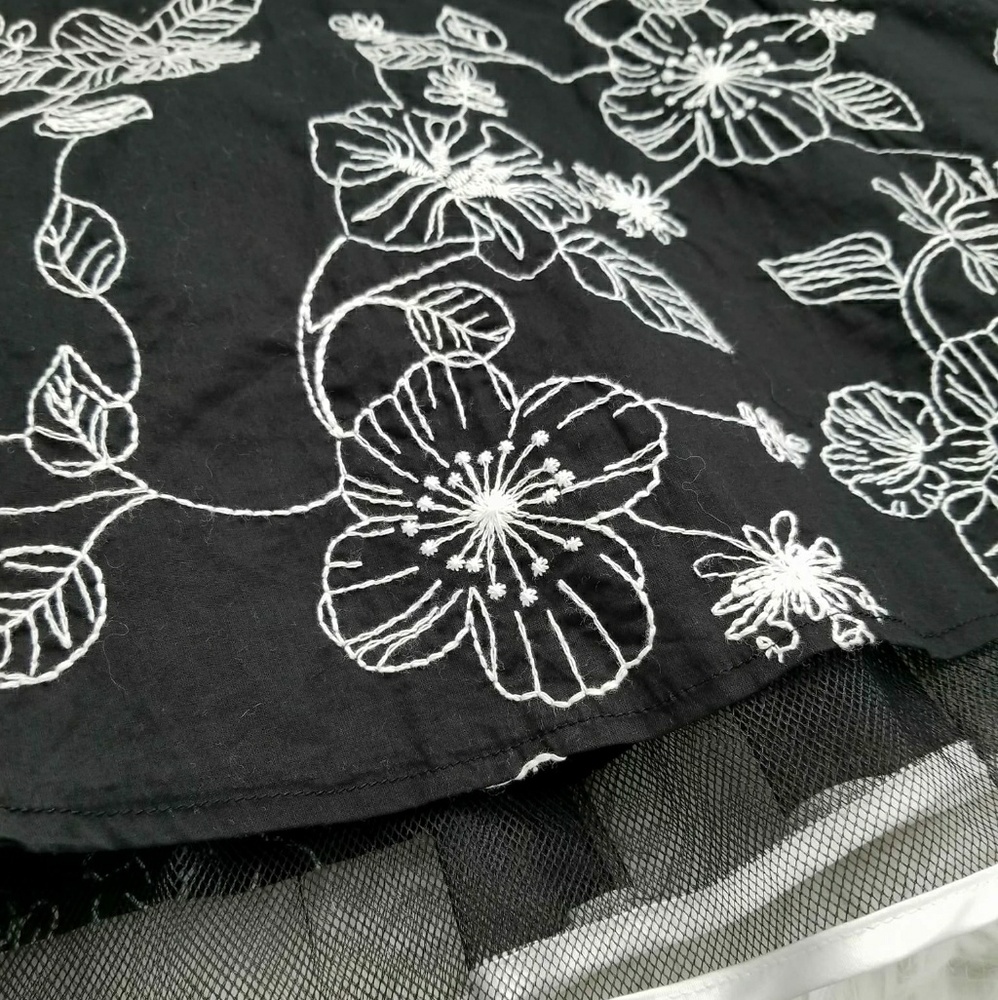 Black & White embroidery fit & flare summer dress - Picture 6 of 8